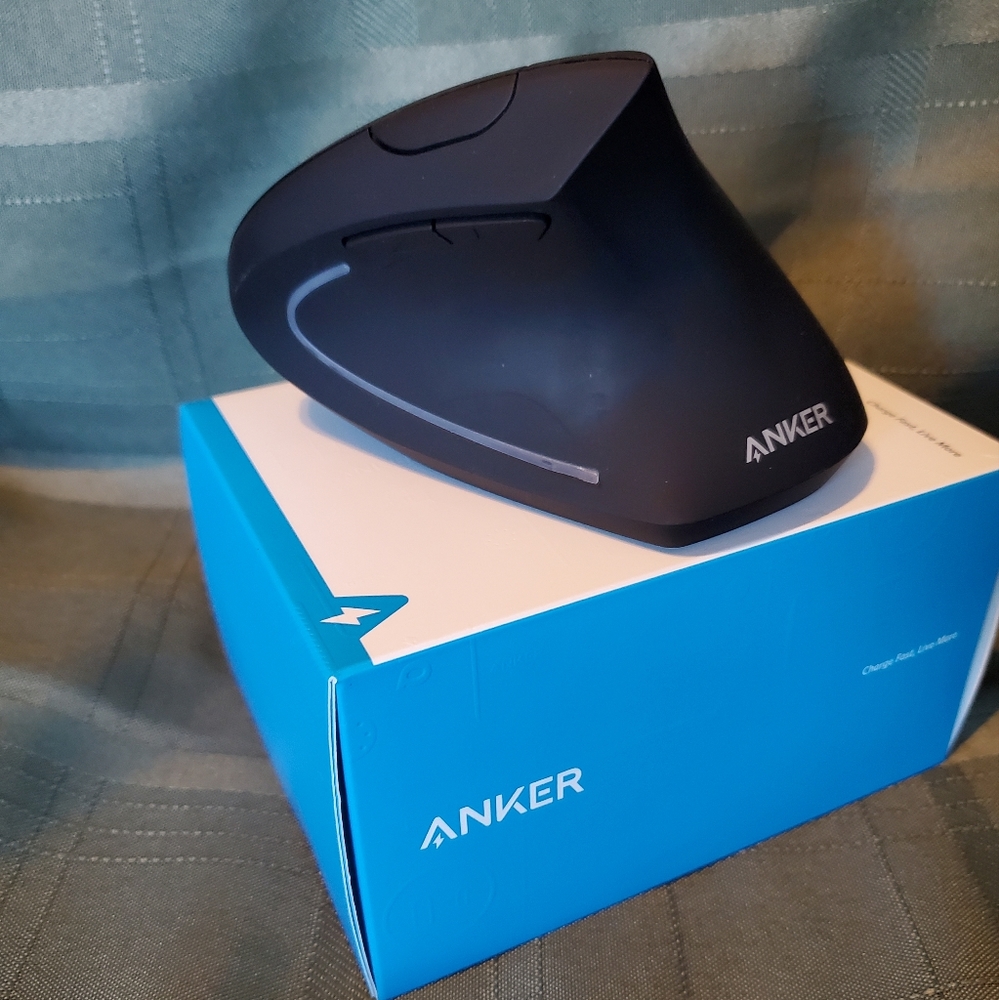Anker wireless ergonomic mouse